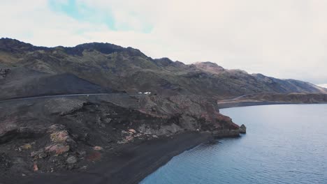 Black-volcanic-beaches-and-cliffs-of-lake-Kleifarvatn,-Iceland,-drone