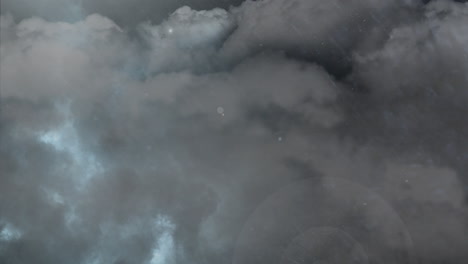animación de tormenta eléctrica con rayos, lluvia fuerte y nubes grises