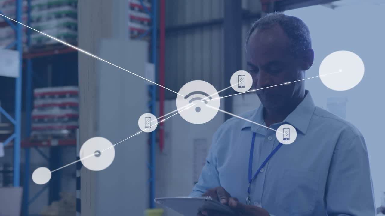 animación de la red de conexiones con iconos sobre el hombre afroamericano que trabaja en el almacén.