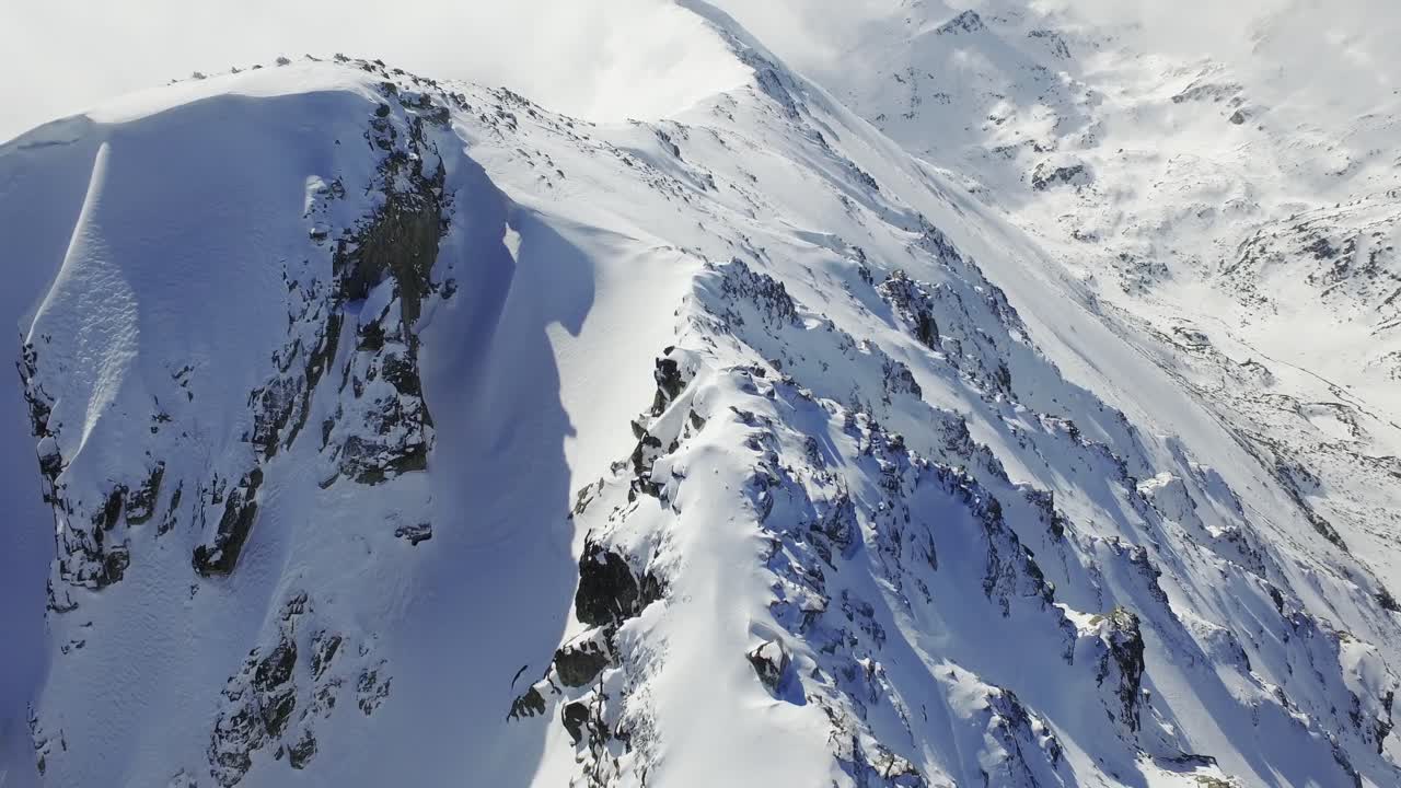 눈 인 산꼭대기