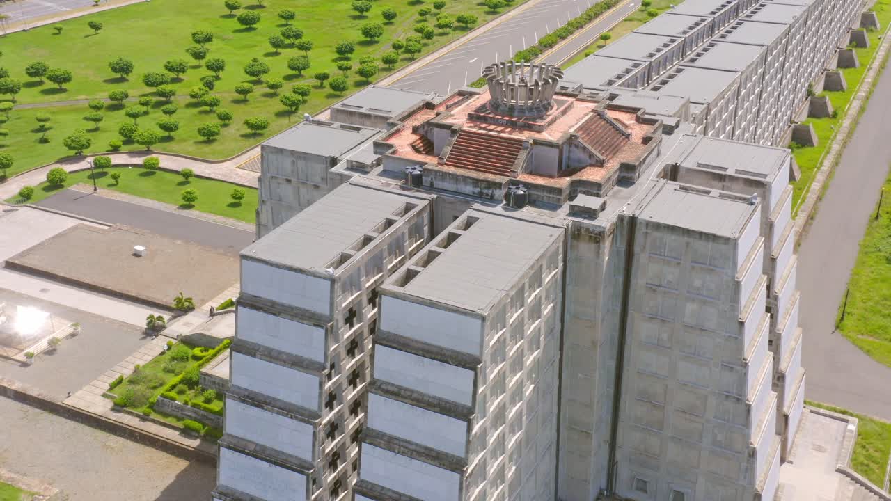 vista aérea por drones del faro a colon en santo domingo, república dominicana