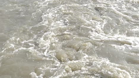 durante los monzones, el flujo del río es muy alto