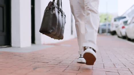 Beine,-Schuhe-Und-Spaziergang,-Tasche-Und-Reisen