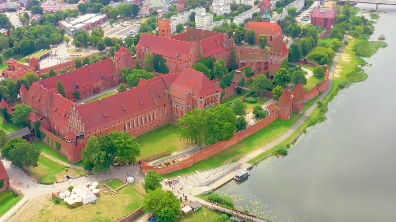 말보르크, 포메라니아 폴란드 말보르크, 폴란드 - 높은 성 및 세인트에 있는 중세 튜튼 주문 성의 탁 트인 전망