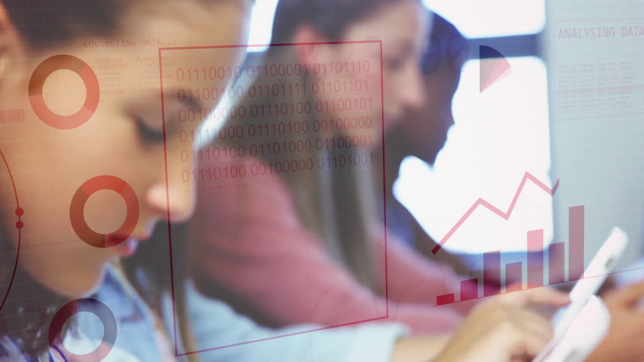 analizando la animación de datos, los estudiantes usando tabletas en el aula, centrándose en el trabajo