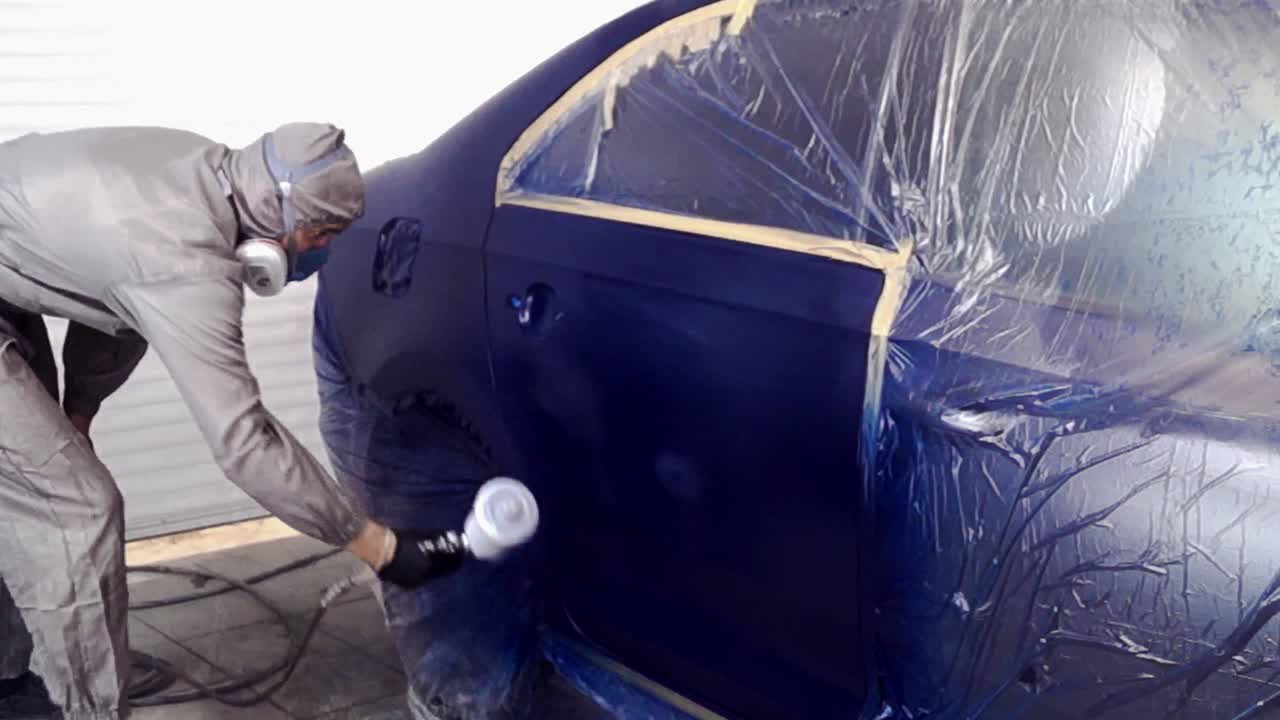 pintura de automóviles en un taller de carrocería