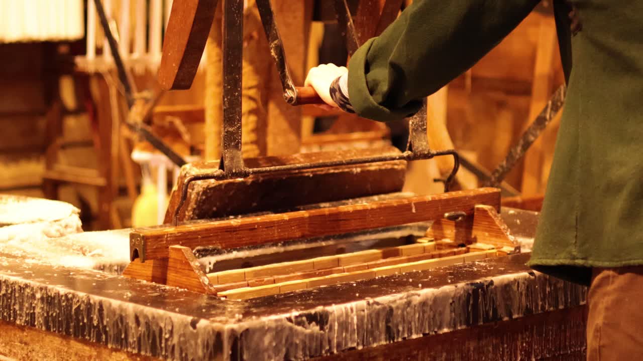 fabricación de velas utilizando métodos tradicionales en ballarat