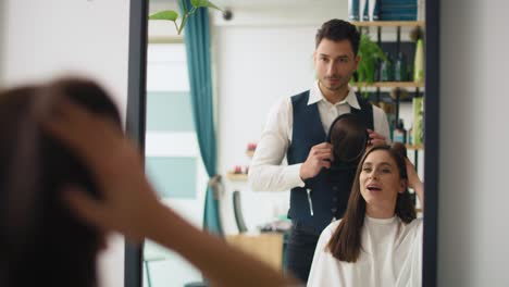 Handheld-view-of-hairstylist-and-female-customer-in-hair-salon