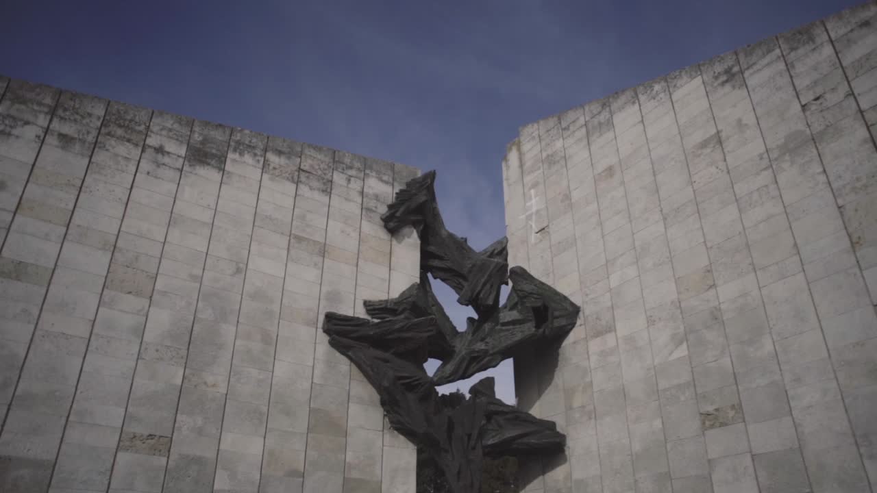 detalle de la escultura monumental