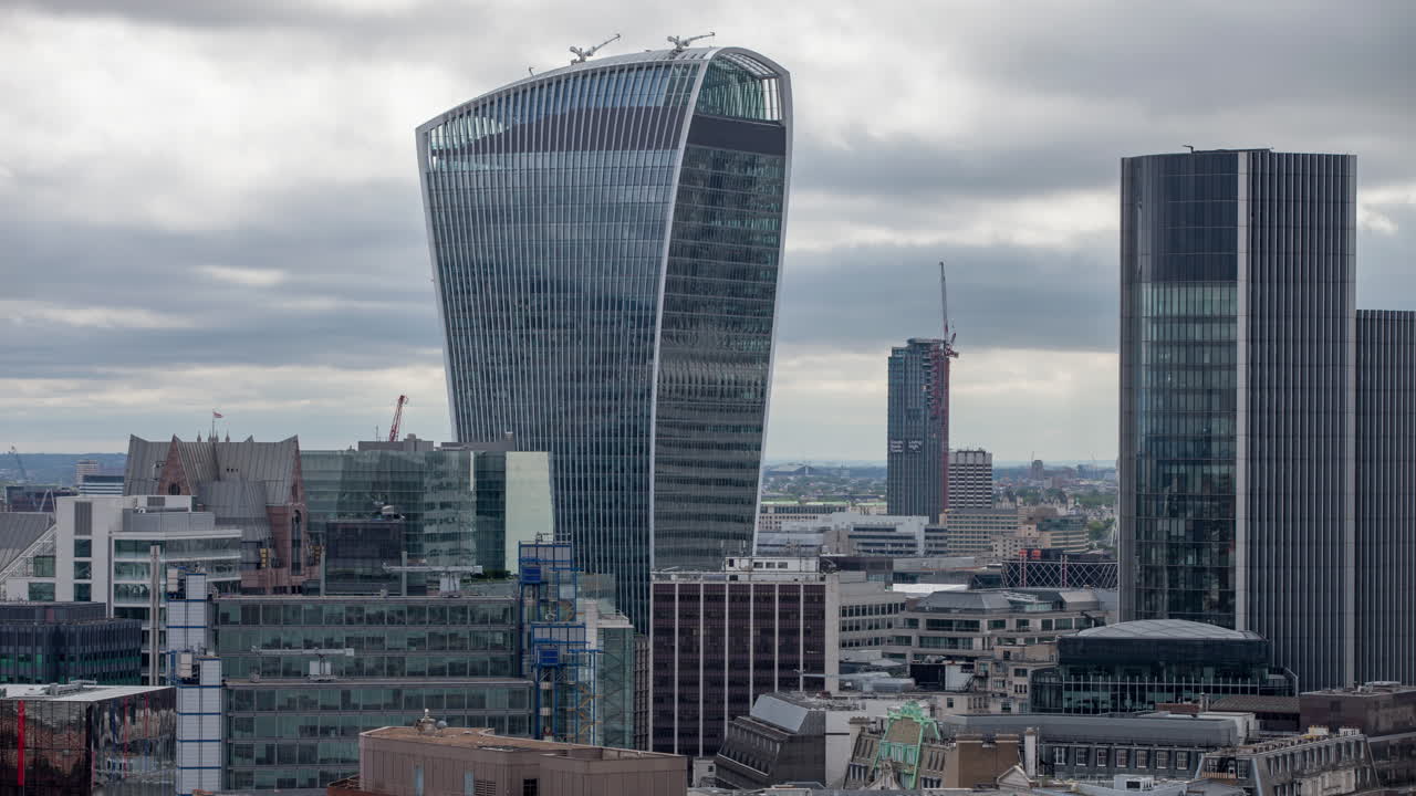 Skyline suggestivo di Londra 4K 04