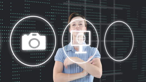 animation de multiples icônes numériques contre une femme d'affaires caucasienne touchant un écran futuriste