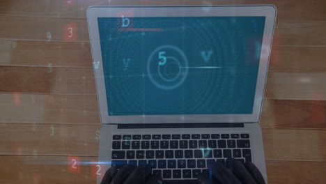 procesamiento de datos de seguridad cibernética contra computadora portátil en superficie de madera