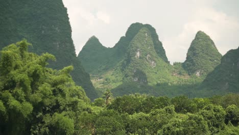 Montañas-Kársticas-Cerca-Del-Río-Li-Guilin-China