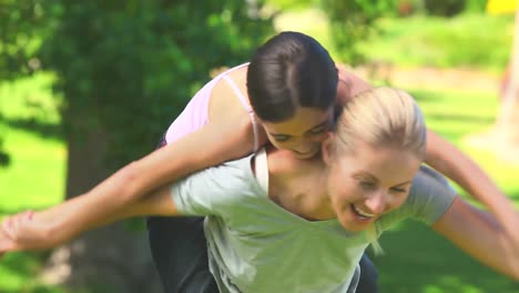 Young-woman-playing-with-her-daughter