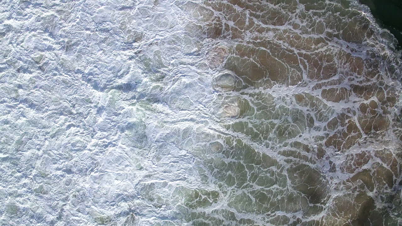 sólo sigue con la corriente.