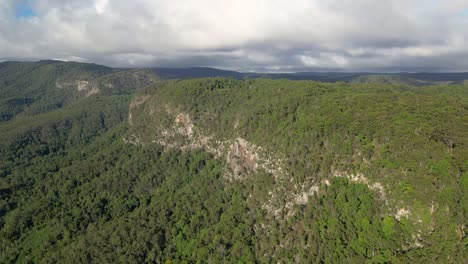 Vista-Aérea-Sobre-El-Parque-Nacional-De-Lamington-Mirando-Al-Sur-Hacia-Binna-Burra