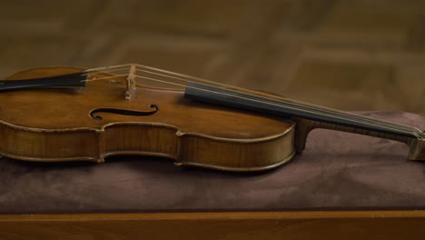 un violín clásico