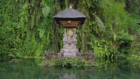 A-tranquil-shrine-at-Pura-Gunung-Kawi-Sebatu-temple-in-Bali,-Indonesia