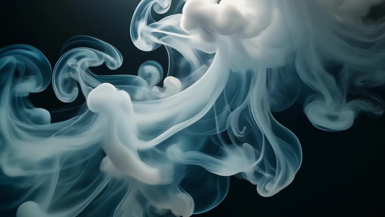 Inchiostro bianco che turbina nell'acqua su sfondo nero