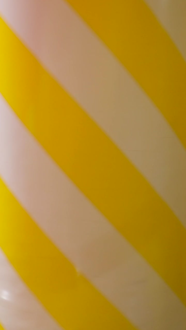 Yellow and White Diagonal Stripes Pattern