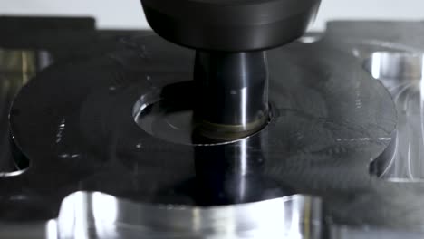 máquina de fresado cnc para el trabajo de metales.