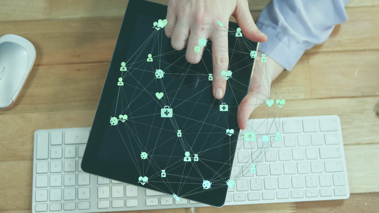 animación del globo de iconos digitales contra la vista aérea de la sección media del hombre usando una tableta digital