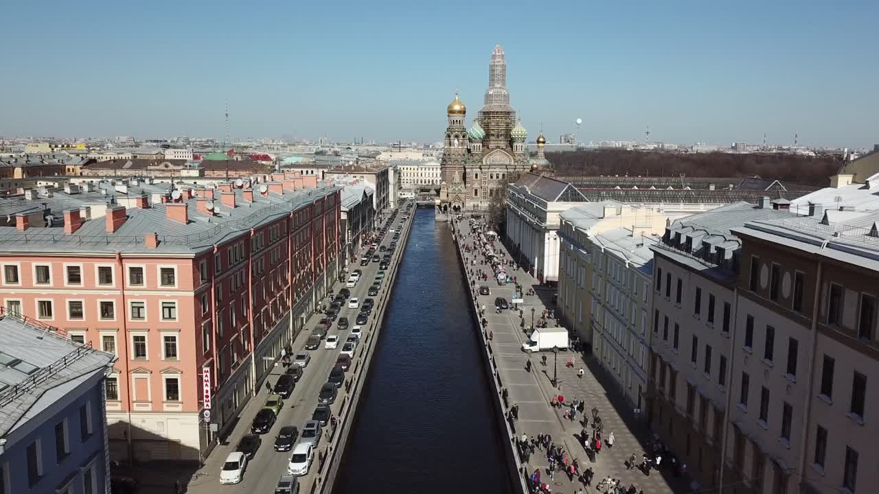 una vista aérea de un canal en san petersburgo, rusia