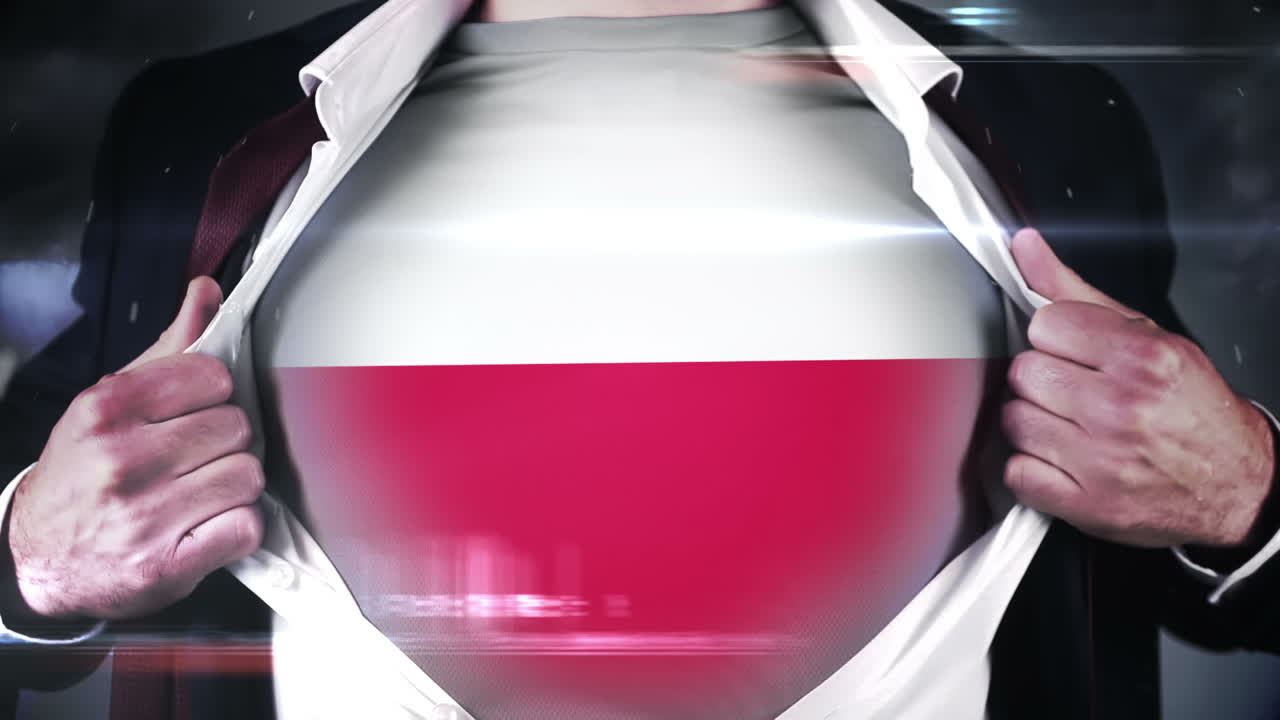 사업가 폴란드 발을 드러내기 위해 셔츠를 열고