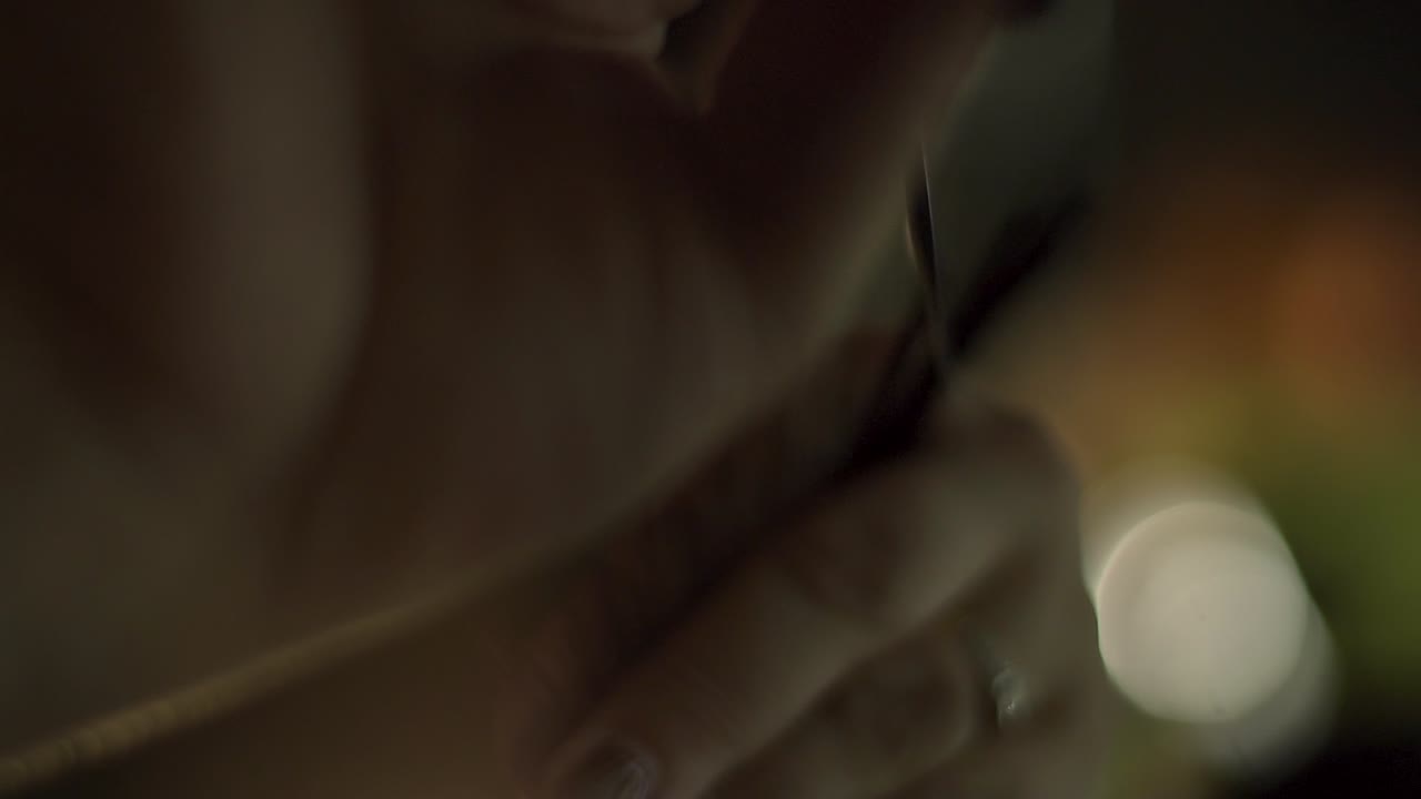 primer plano de un corte de cabello