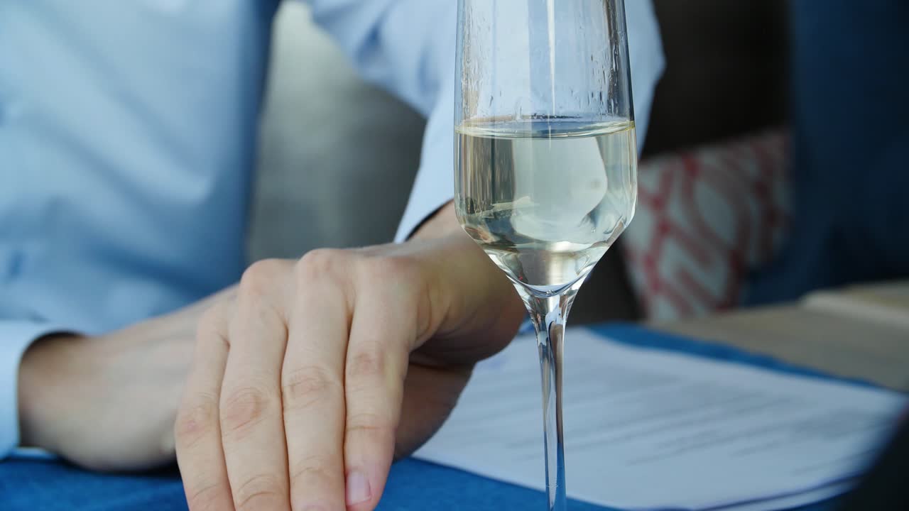 ビジネス契約の署名