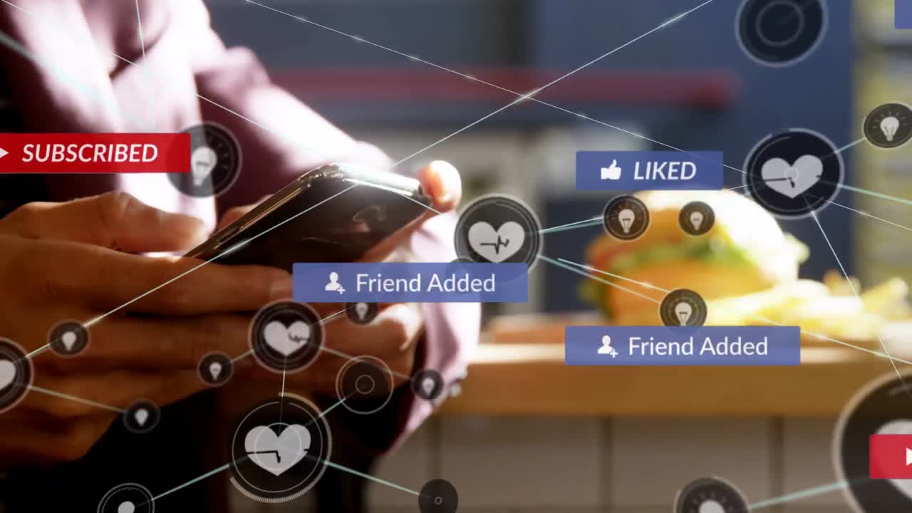 스마트폰을 사용하는 사람 위의 아이콘으로 연결 네트워크의 애니메이션