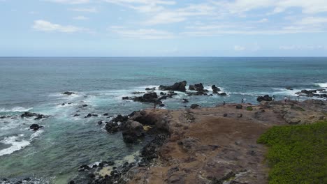 Vulkangestein-An-Der-Küste-Der-Hawaii-Insel-Maui-Im-Pazifischen-Ozean---Luftaufnahme