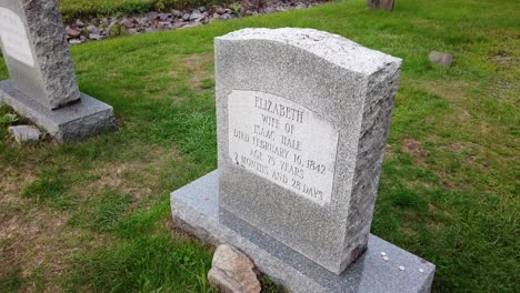 Elizabeth-Hale,-Mutter-Von-Emma-Hale-Auf-Dem-Friedhof-In-Der-Nähe-Ihres-Hauses.-Grabstätten-Für-Die-Frühe-Geschichte-Des-Mormonentums-In-Susquehanna,-Pennsylvania