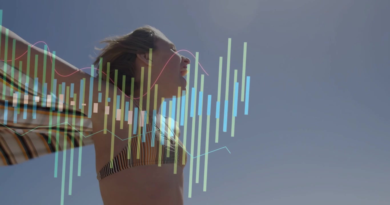 Ragazza che alza le braccia e apre la camicia in spiaggia, sentendo la brezza, con un visualizzatore musicale che appare