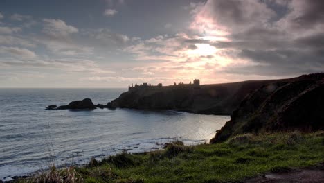 Dunnottar-Castle,-Während-Die-Winterdämmerung-Hereinbricht