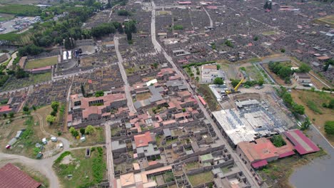 Antena-4k-De-Las-Antiguas-Ruinas-De-Pompeya,-Italia