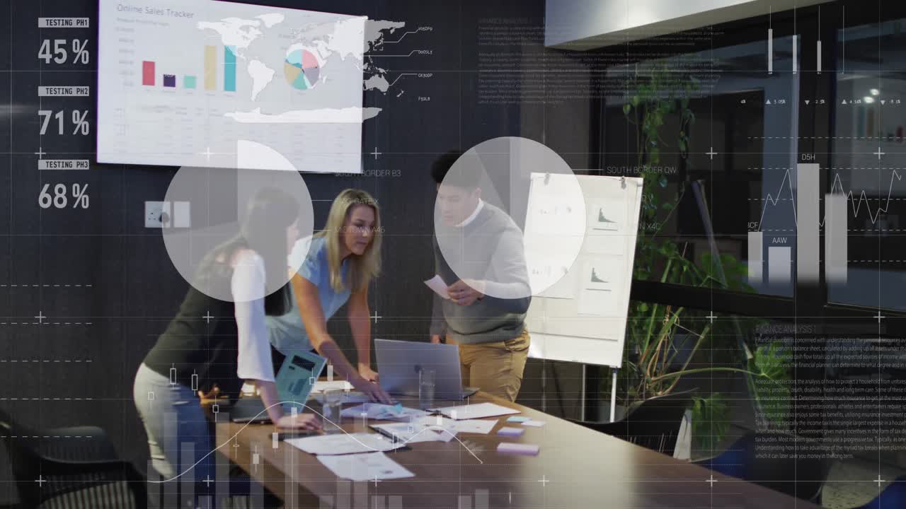 animación del procesamiento de datos estadísticos sobre diversos colegas discutiendo juntos en la oficina