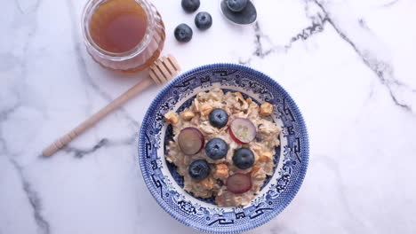 healthy oatmeal with blueberries and honey