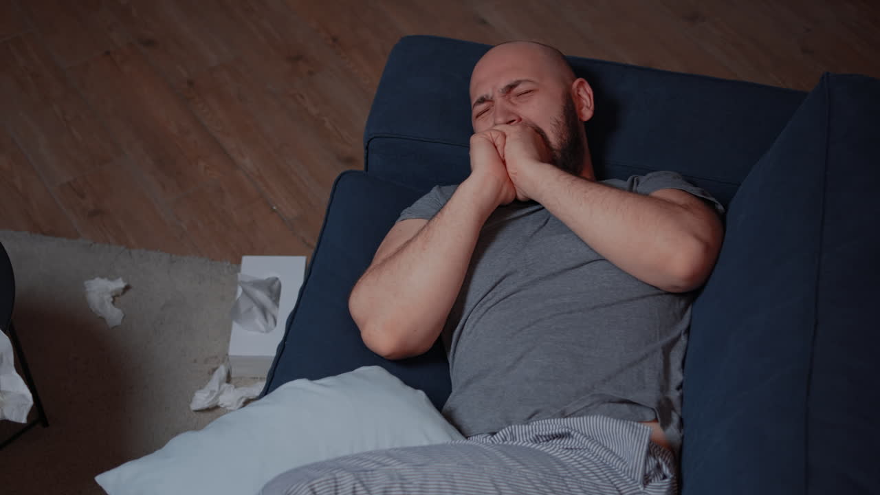 Hombre en shock negándose a dejar de llorar debido a un diagnóstico de salud