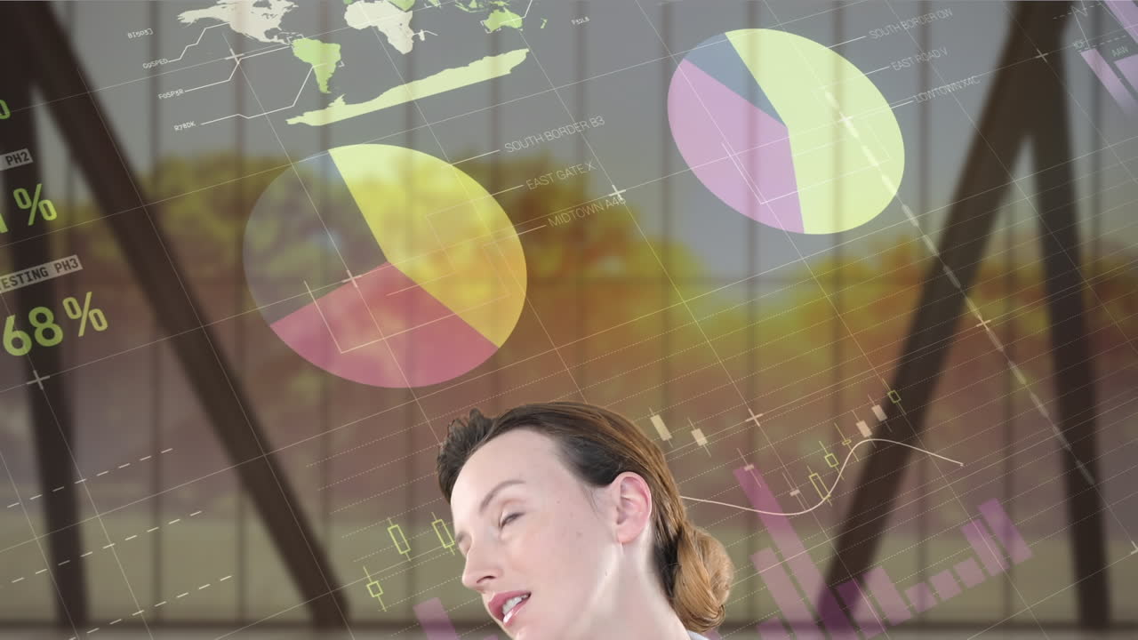 다양한 그래프와 데이터가 있는 화면을 통해 백인 사업가의 머리의 애니메이션