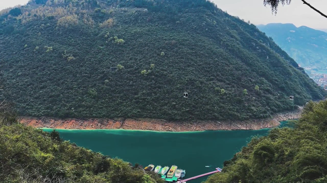 Chuyến đi cáp treo trên sông Furong, Quận Wulong, Trùng Khánh, Trung Quốc