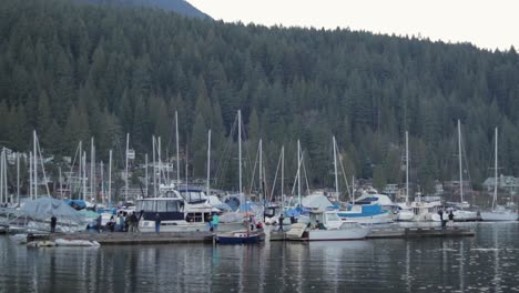 Verschiedene-Drohnen--Und-DSLR-Aufnahmen-In-Der-Wunderschönen-Deep-Cove-In-Vancouver,-BC