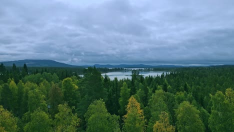 在瑞典達拉納 (dalarna) 的安靜湖附近,