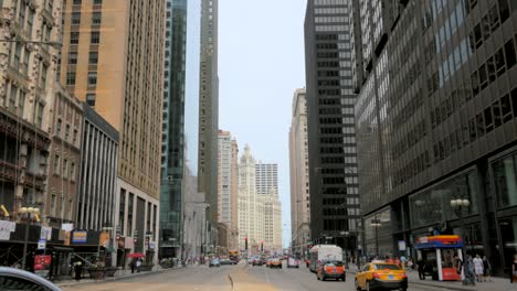 straße in der innenstadt von chicago