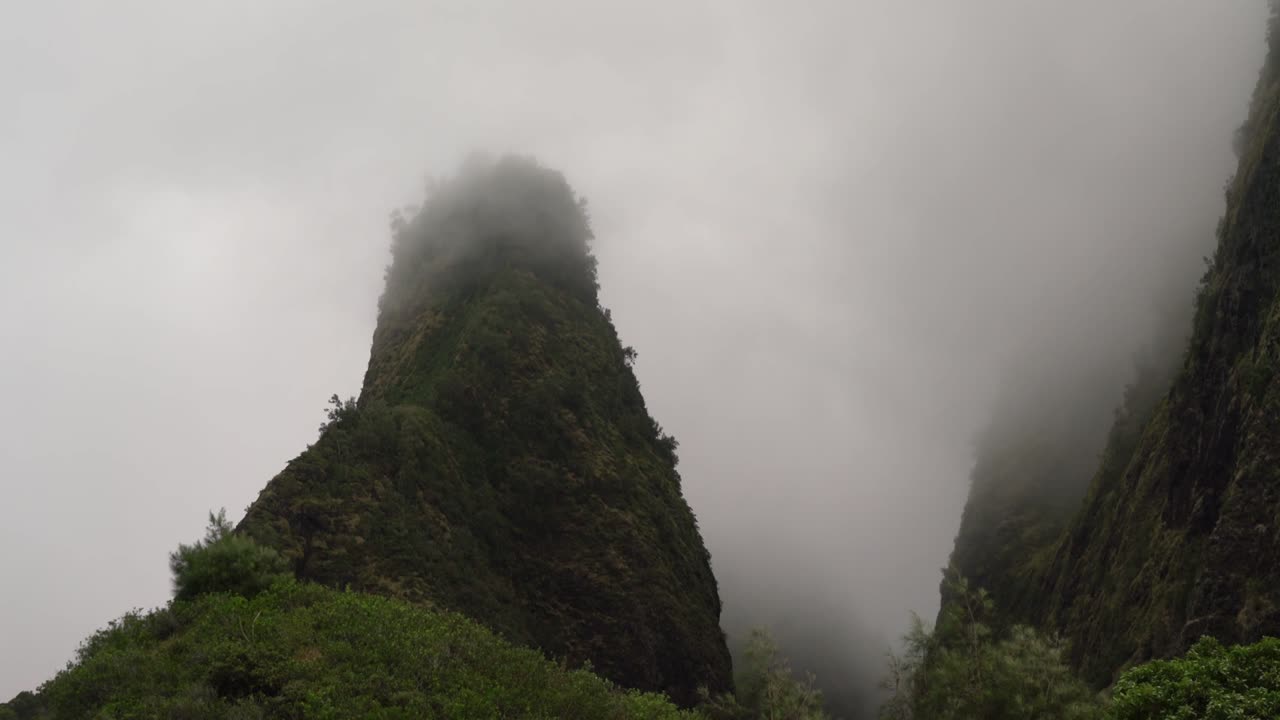 el valle de iao en maui, hawai