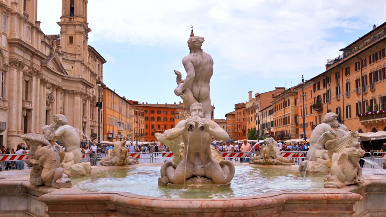 Roma, Italia - 16 agosto 2024: la Fontana del Moro in Piazza Navona