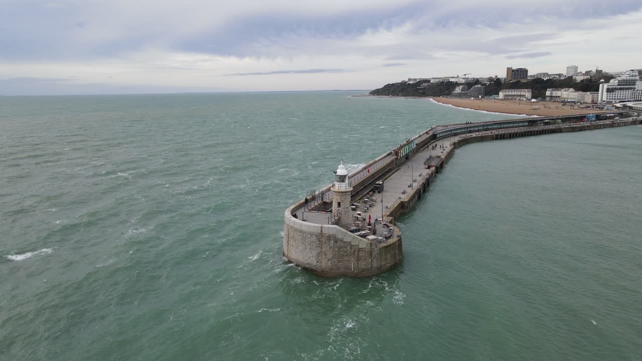 metraje aéreo 4k del faro de folkestone kent uk