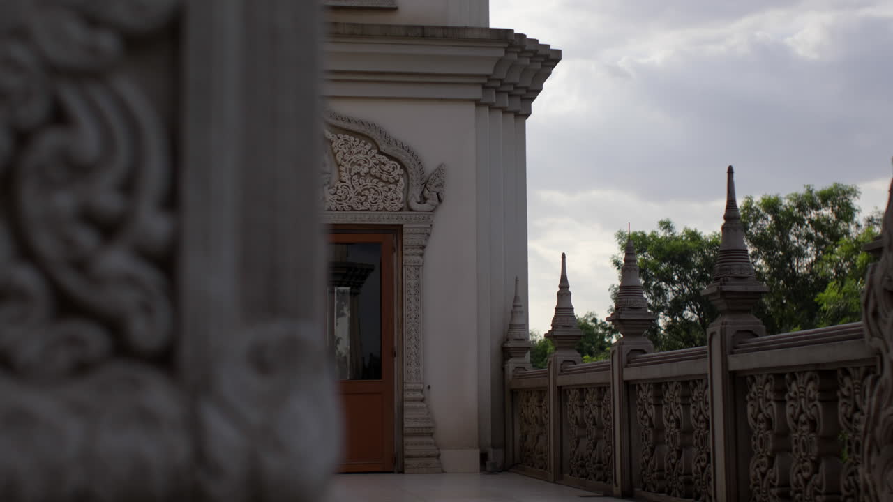 태국 사원 의 장식 된 입구