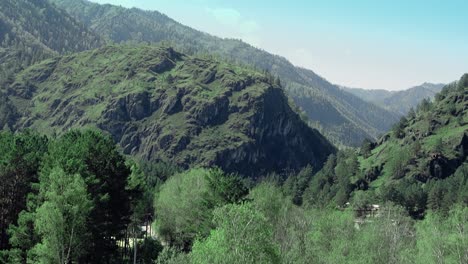 Blick-Auf-Das-HPP-Und-Die-Berge