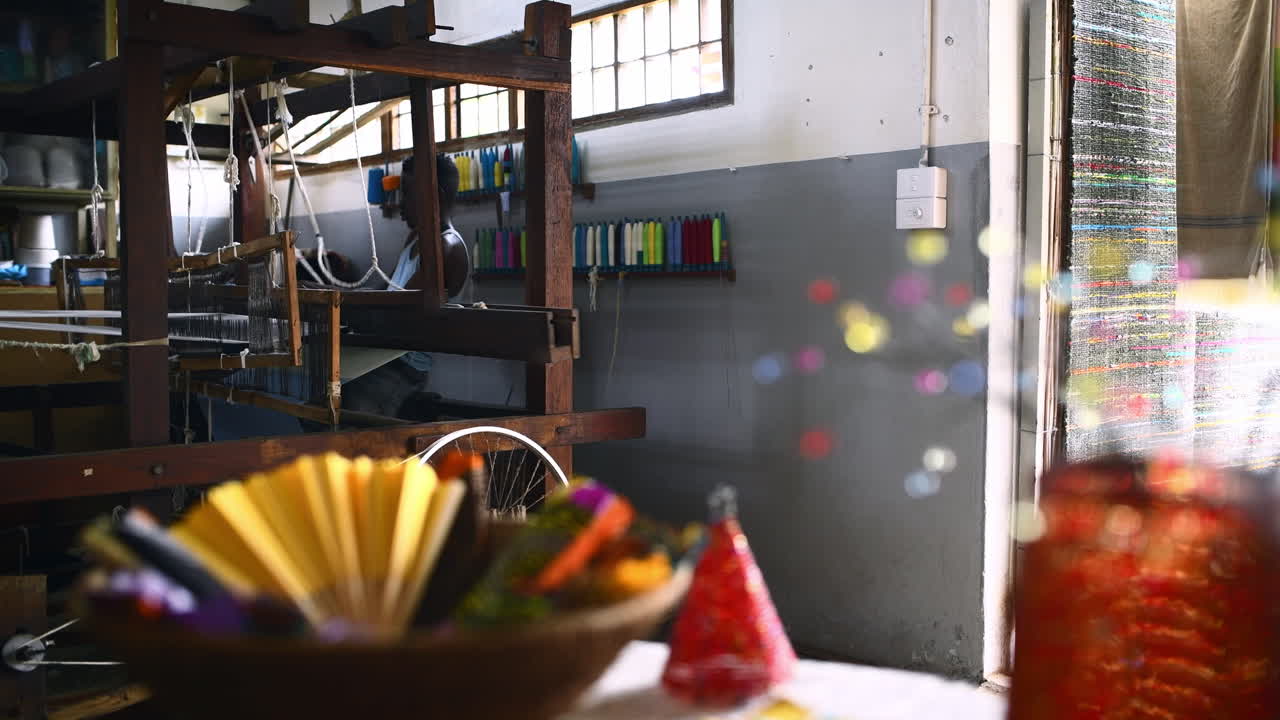 바닥 트레들  ⁇ 을 운용하는 젊은 남자